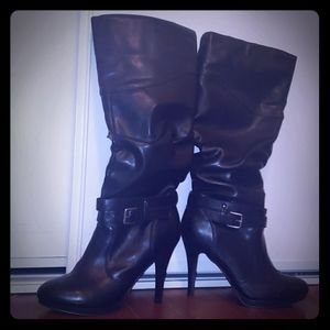 Black Boots for WOMEN. 🙂